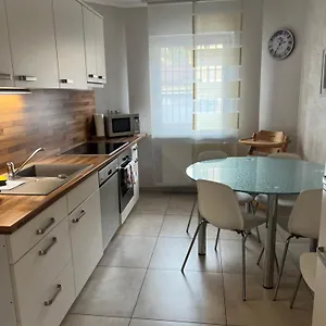 Home- Business Apartment, Private Parking Free Germania